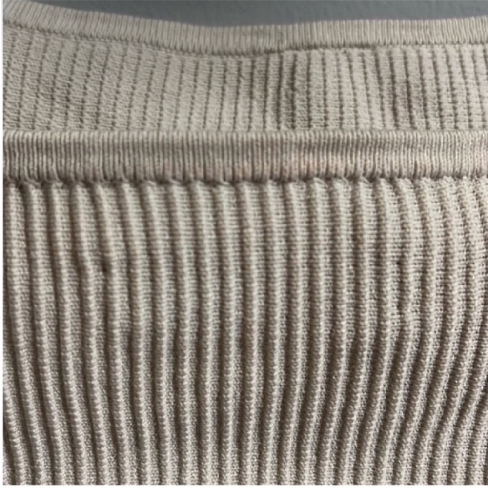 Aritzia Babaton Sculpt Knit Squareneck Cropped Tank - Picture 3 of 5
